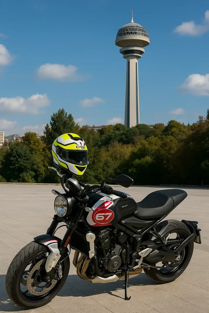 A Sınıfı Ehliyet için Kullanılan Triumph Trident 660 Motosiklet